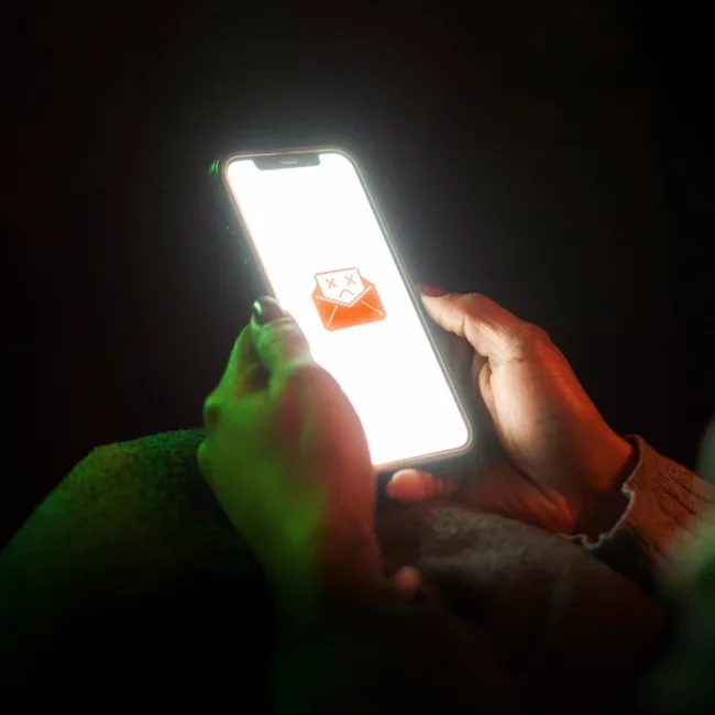 日経225企業のDMARC導入率は92％に達するも、詐欺メールを防ぐ有効設定は18か国中最下位