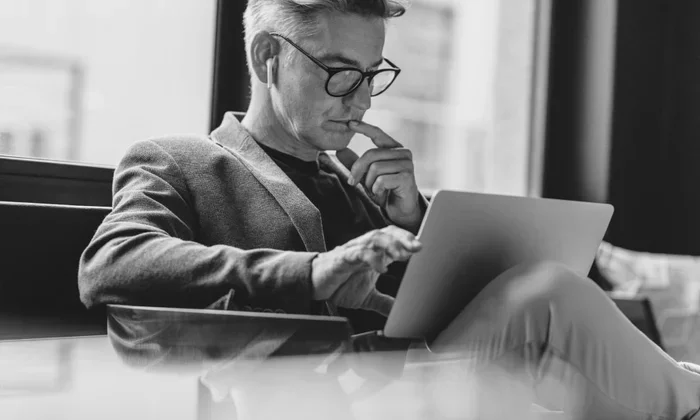 man-looking-at-laptop-screen-wearing glasses