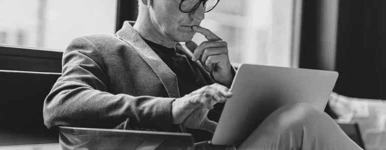 man-looking-at-laptop-screen-wearing glasses