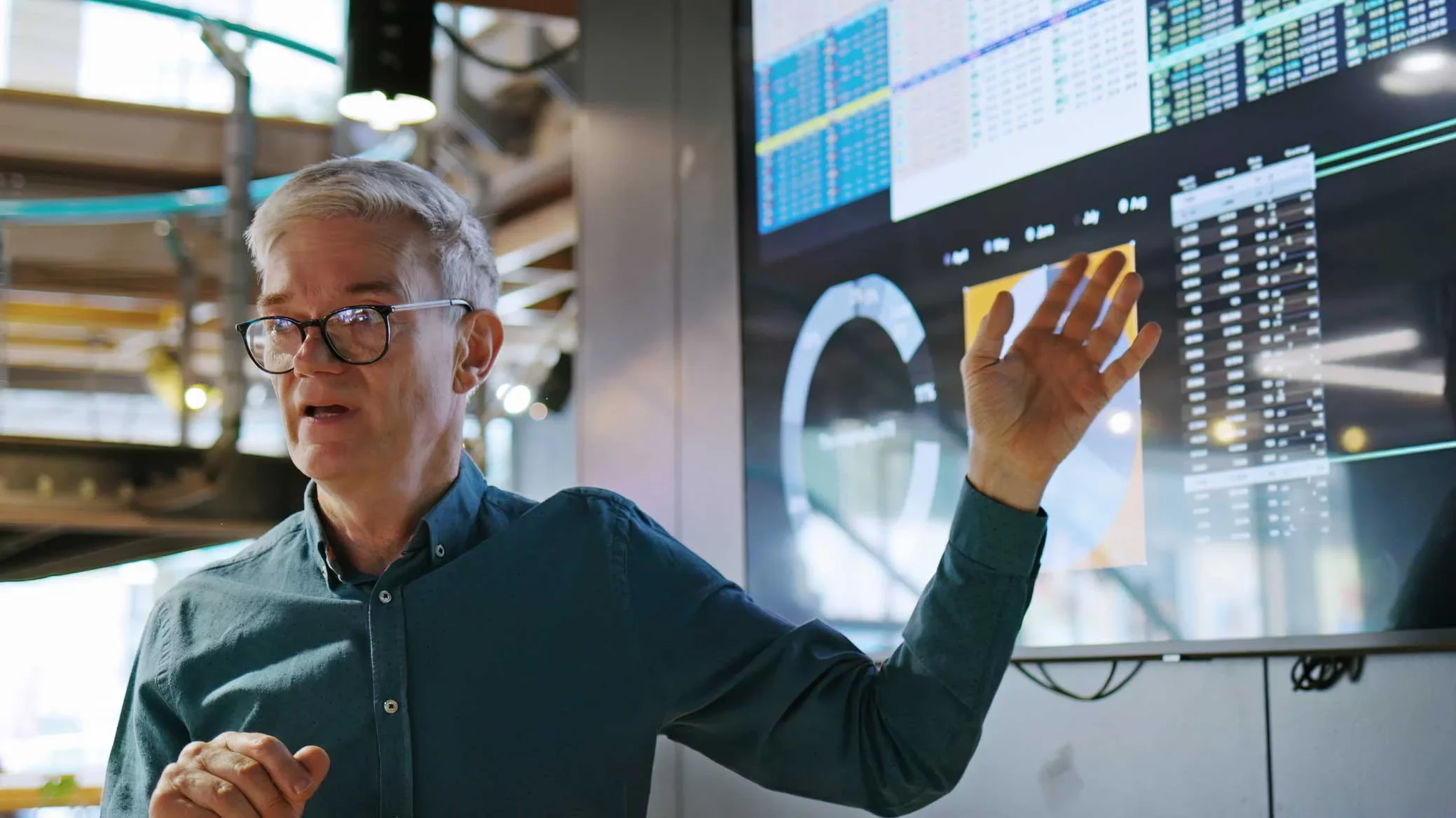 A security leader presenting threat intelligence and performance metrics on a large dashboard screen, highlighting data visibility and agent integrity across enterprise deployments at Proofpoint.